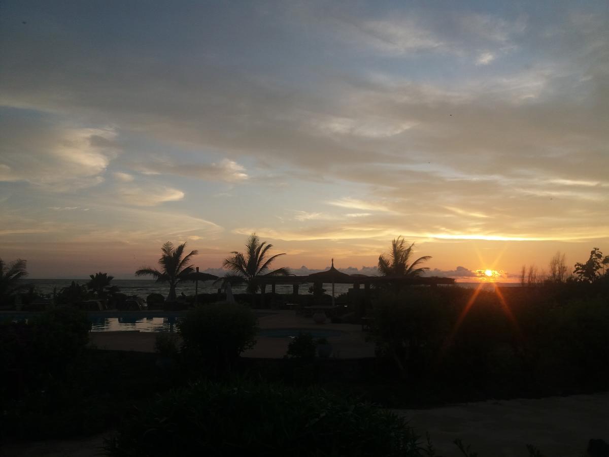 Terre D'Afrique Hotel Popenguine Bagian luar foto
